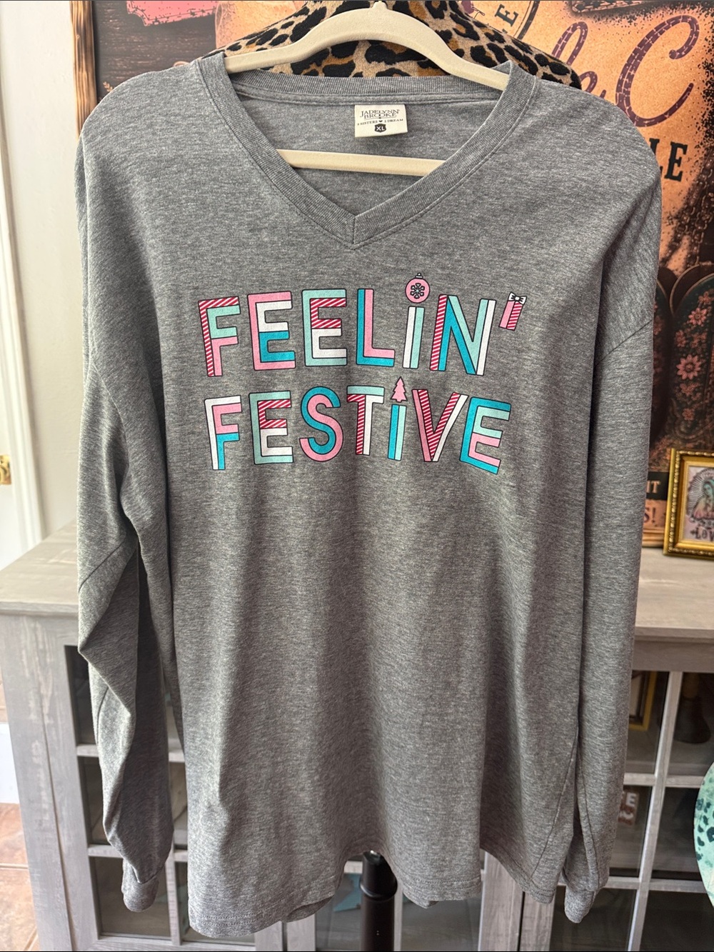 Jadelynn Brooke  Feelin' Festive Women's Gray Long-Sleeve V-Neck Tee  Sz XL